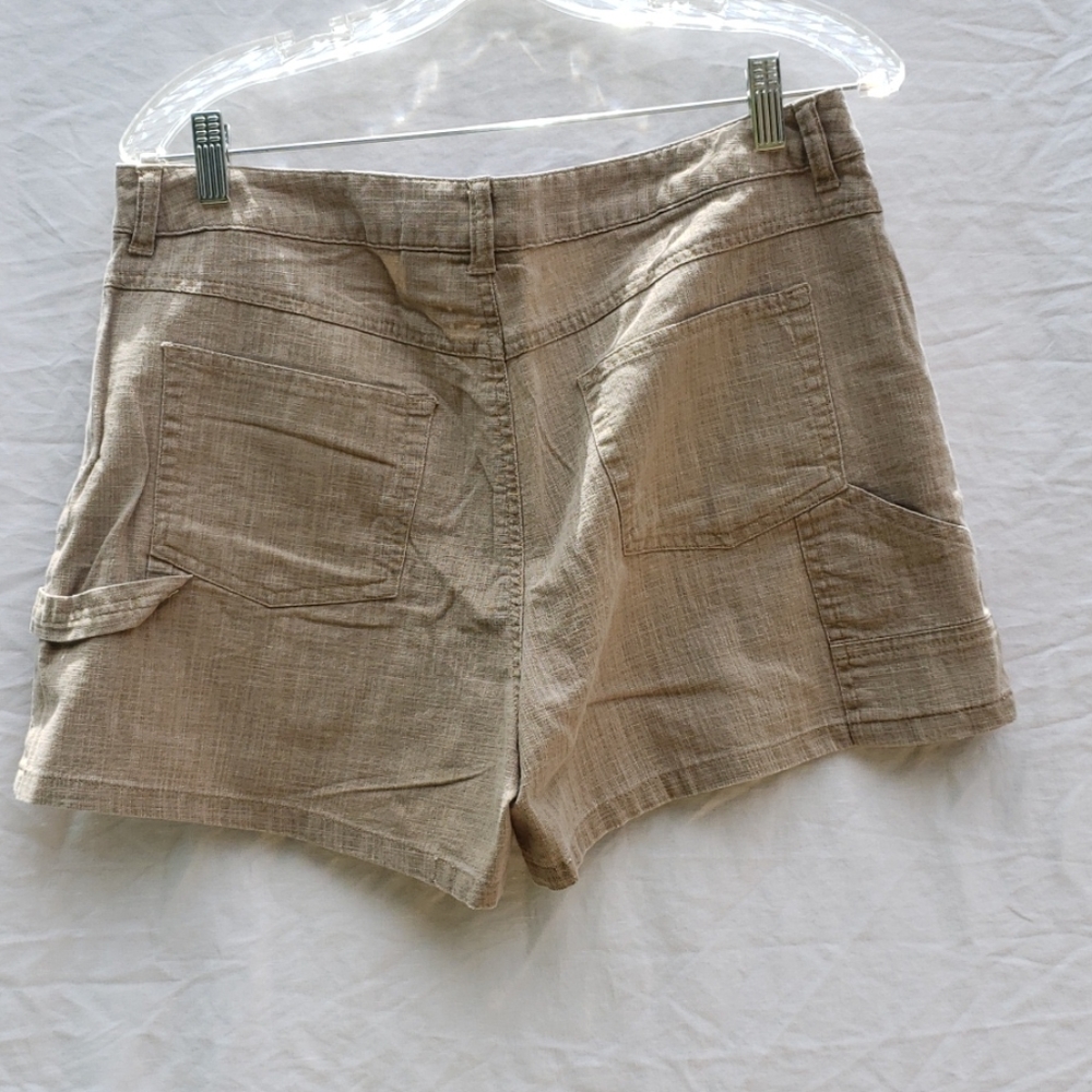 Shorts - Picture 3 of 4